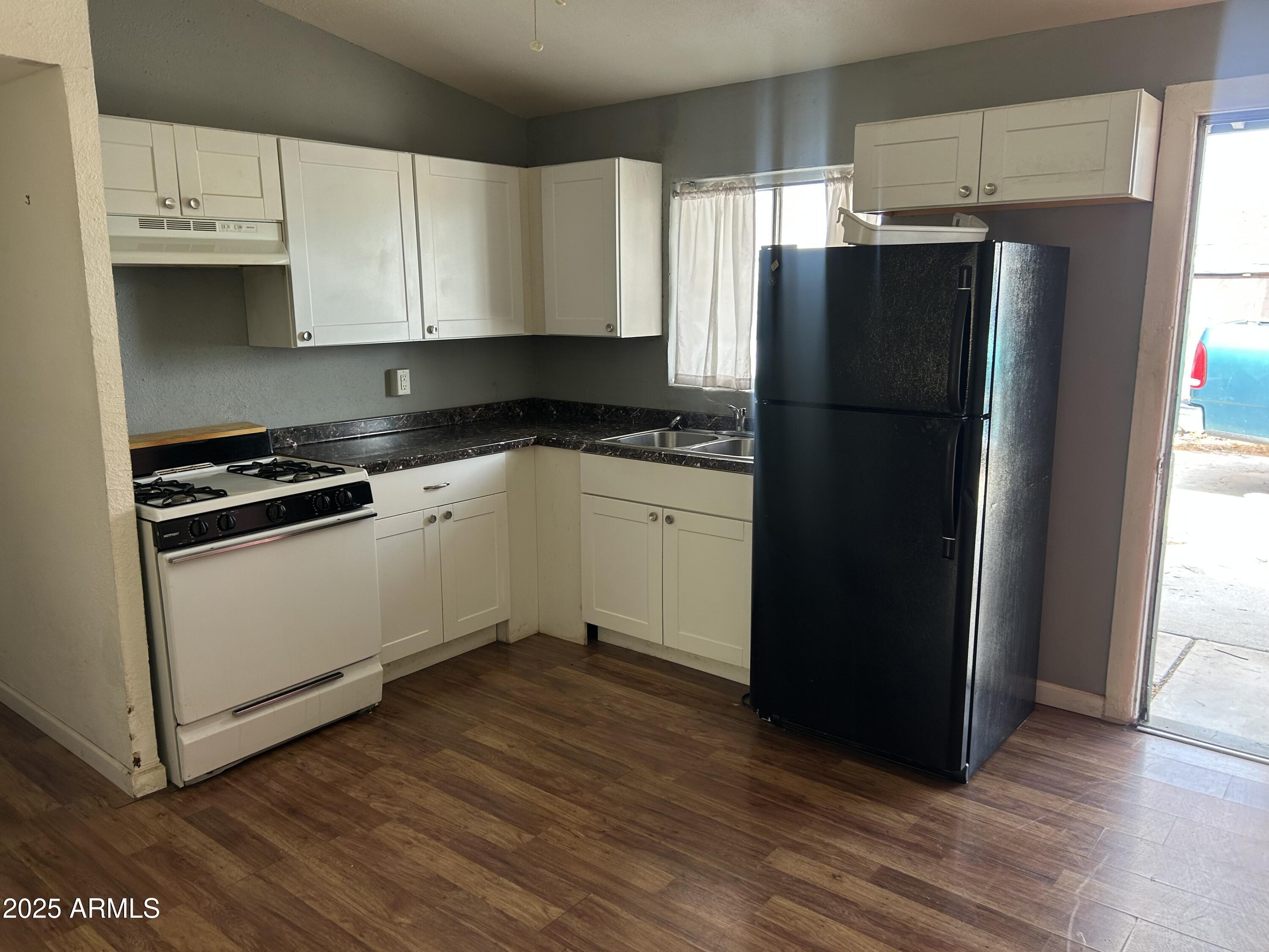 1801 West Carol Avenue, Unit 3 Phoenix, AZ 85021 - Photo 4 of 10 a kitchen with stainless steel appliances granite countertop a refrigerator and a stove