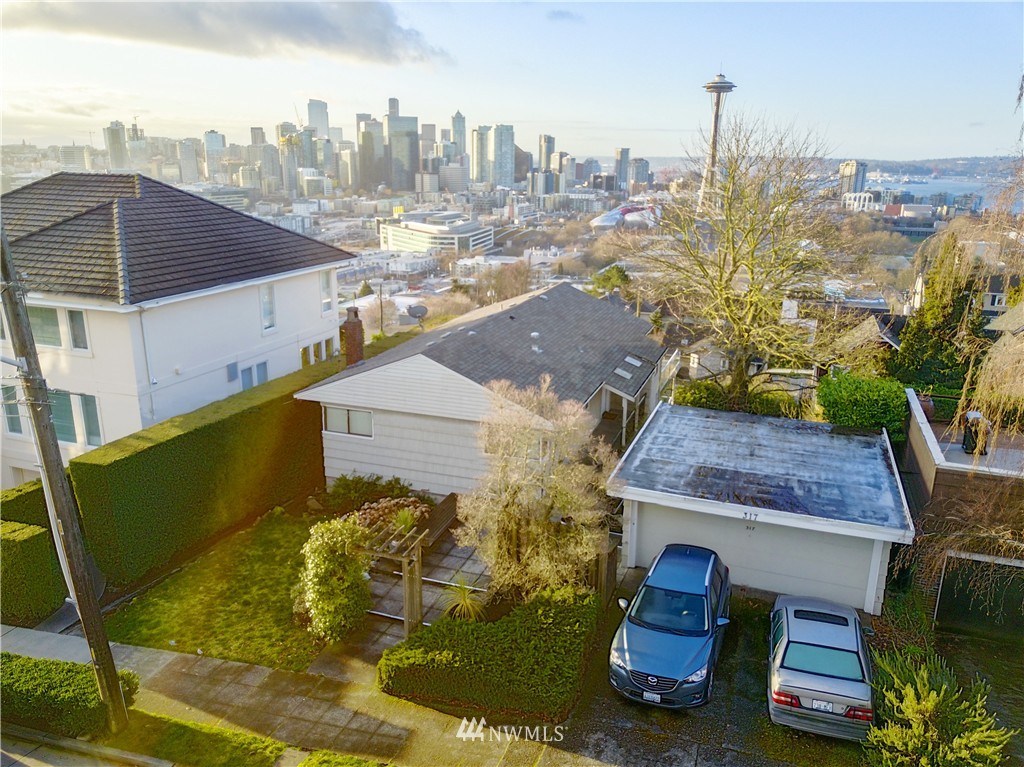 317 Highland Drive Seattle, WA 98109 - Photo 3 of 25