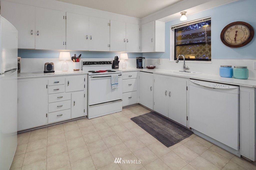 317 Highland Drive Seattle, WA 98109 - Photo 21 of 25