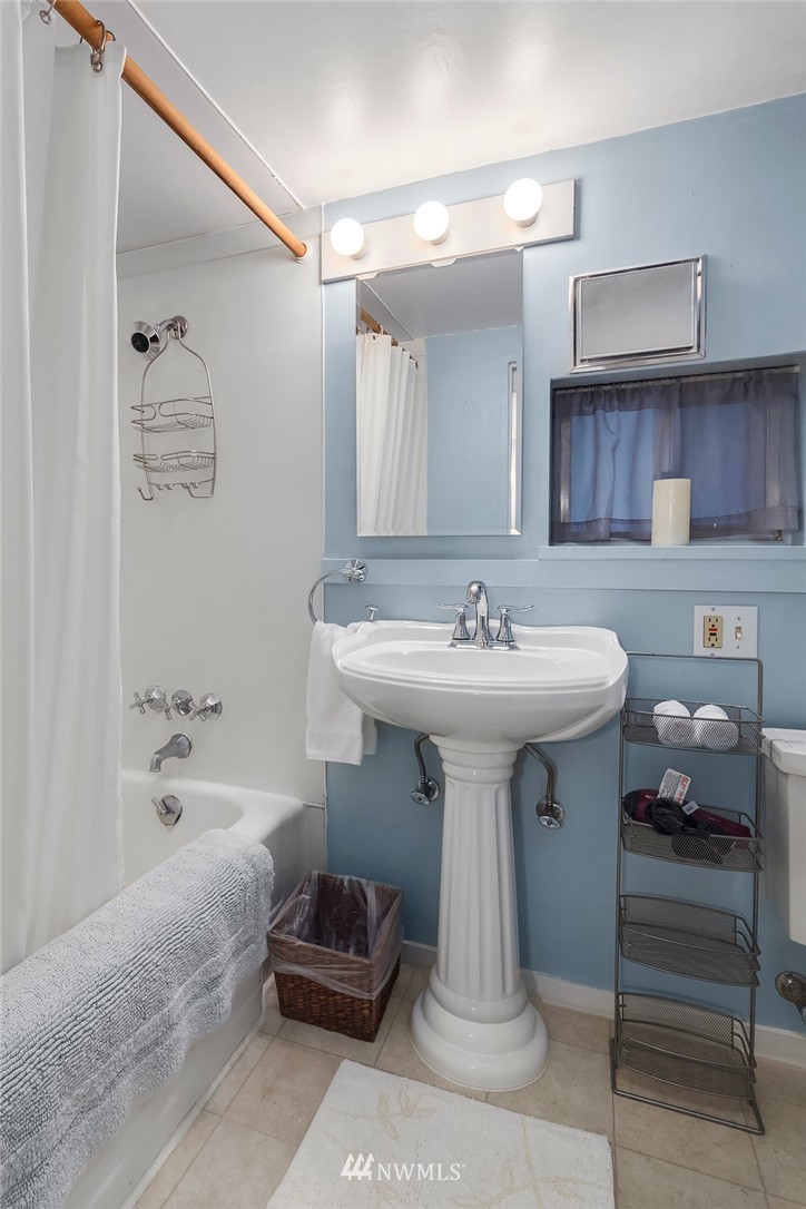 317 Highland Drive Seattle, WA 98109 - Photo 23 of 25