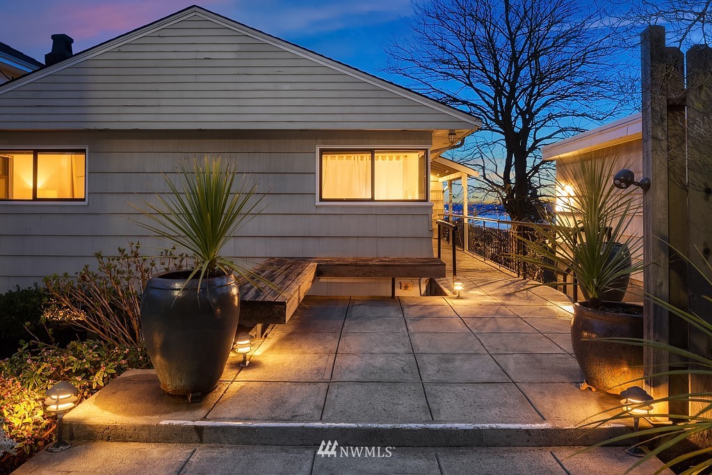 317 Highland Drive Seattle, WA 98109 - Photo 4 of 25