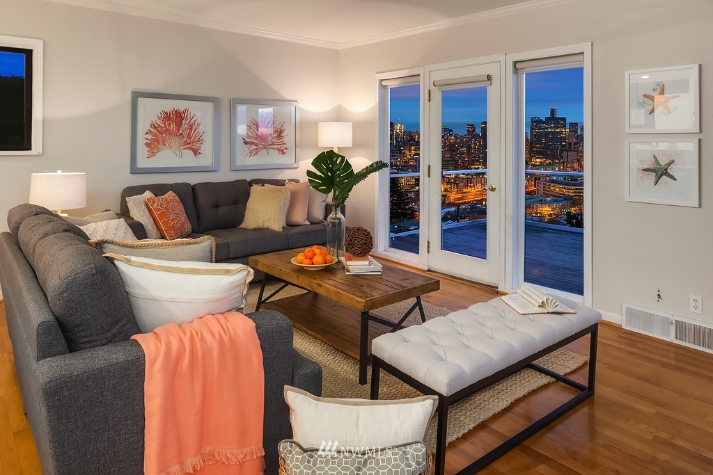 317 Highland Drive Seattle, WA 98109 - Photo 9 of 25