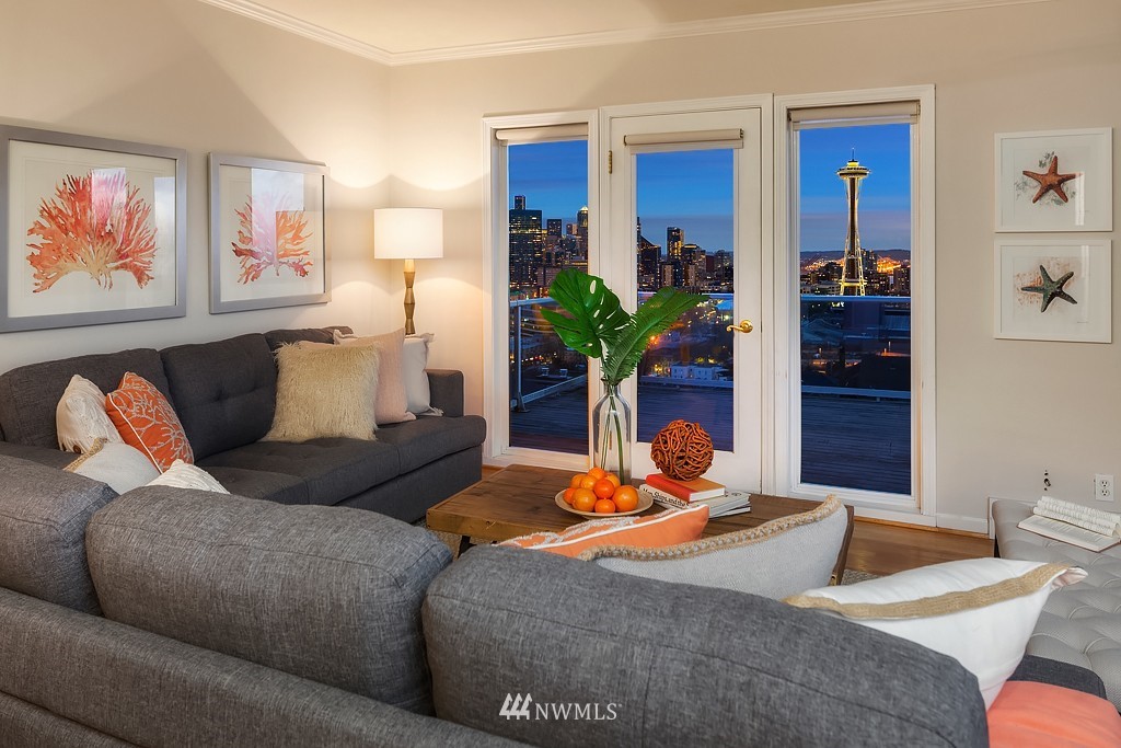 317 Highland Drive Seattle, WA 98109 - Photo 10 of 25