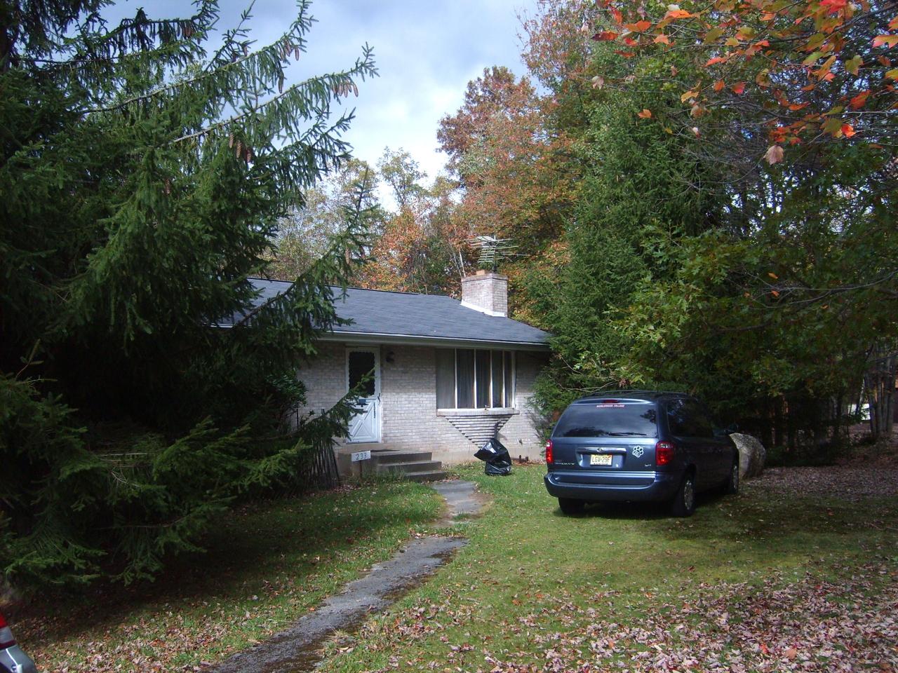233 Mountain Road Albrightsville, PA 18210 - Photo 2 of 15 FRONT OF HOUSE