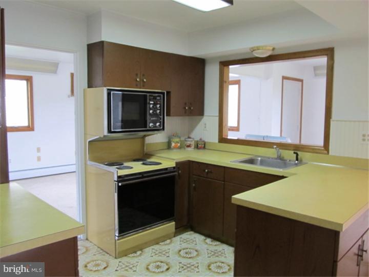 121 Terrace Road Levittown, PA 19056 - Photo 5 of 13 Kitchen