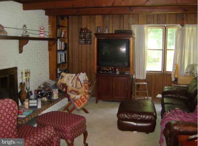121 Claiborne Road Edgewater, MD 21037 - Photo 1 of 20 Interior (General)