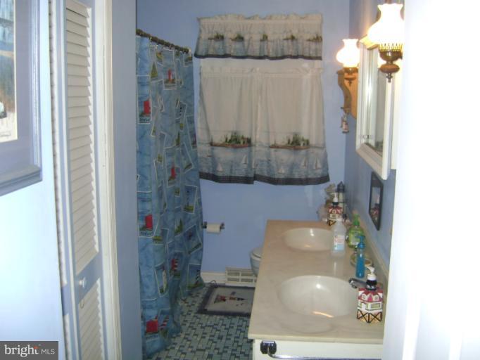 121 Claiborne Road Edgewater, MD 21037 - Photo 2 of 20 Bath (Master)