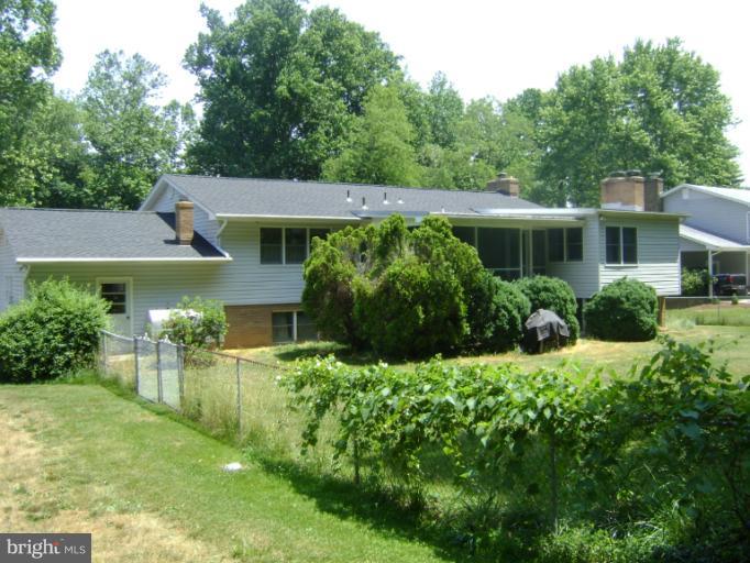 121 Claiborne Road Edgewater, MD 21037 - Photo 3 of 20 Exterior (Front)