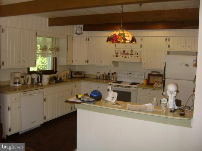 121 Claiborne Road Edgewater, MD 21037 - Photo 6 of 20 Kitchen