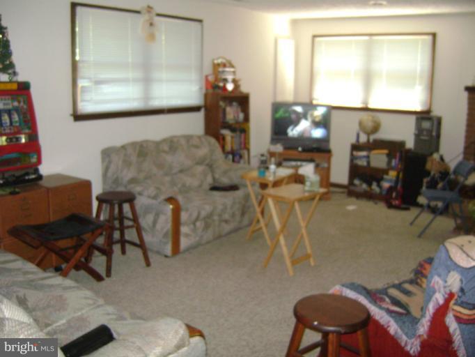 121 Claiborne Road Edgewater, MD 21037 - Photo 7 of 20 Interior (General)