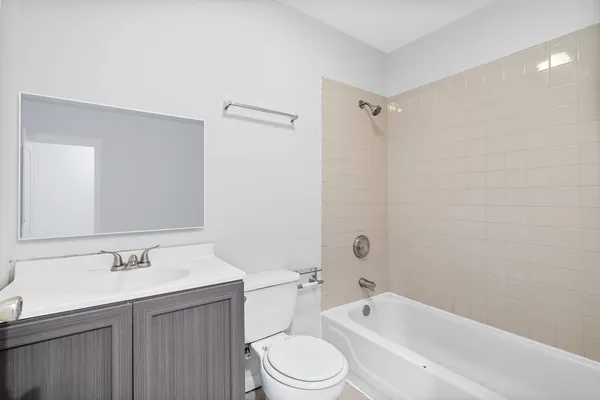 $2,800 | 1726 North Kedzie Avenue, Unit I, Chicago, IL 60647