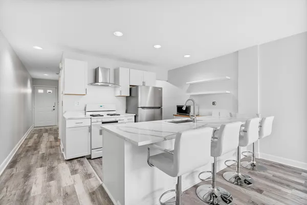 $2,800 | 1726 North Kedzie Avenue, Unit I, Chicago, IL 60647