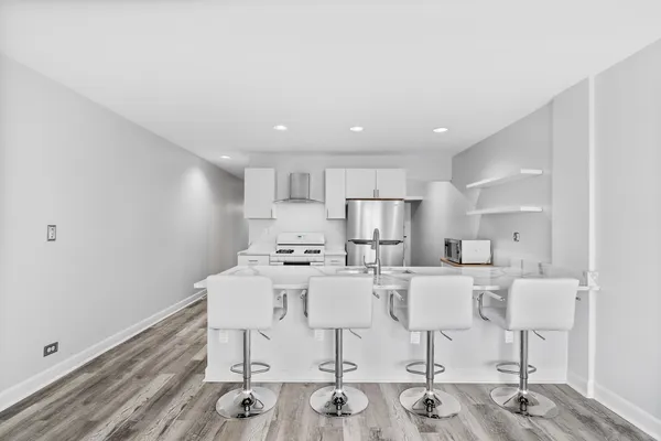$2,800 | 1726 North Kedzie Avenue, Unit I, Chicago, IL 60647