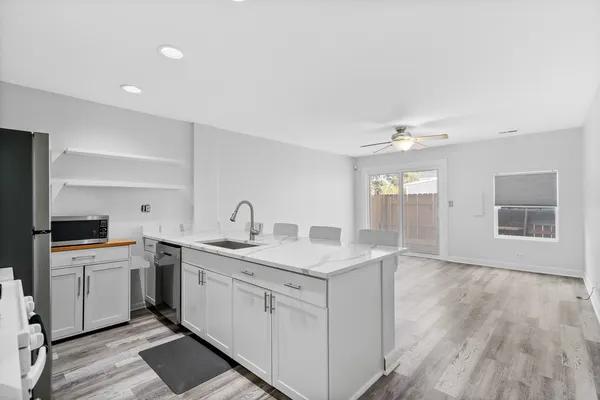 $2,800 | 1726 North Kedzie Avenue, Unit I, Chicago, IL 60647