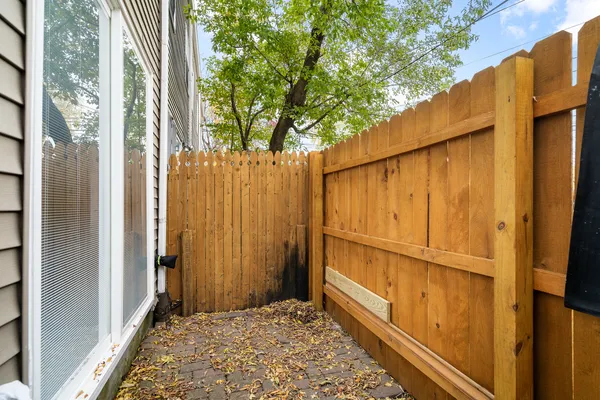 $2,800 | 1726 North Kedzie Avenue, Unit I, Chicago, IL 60647