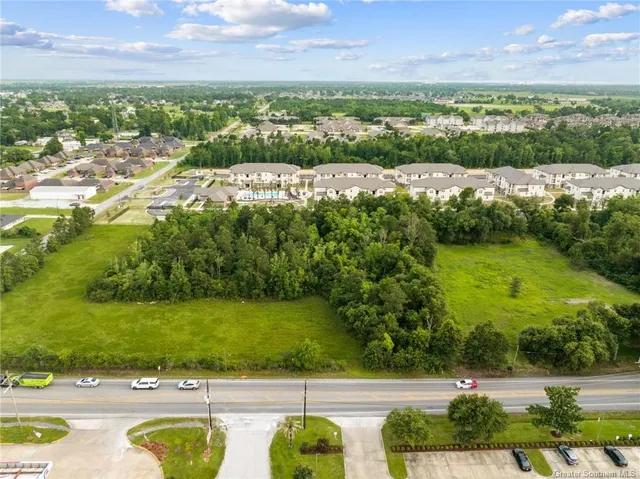 $5,493,360 | 2501 Country Club Road, Lake Charles, LA 70605