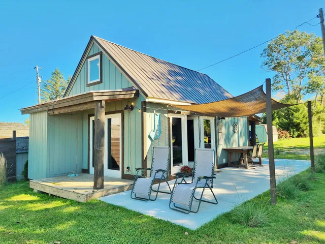 $339,900 | 2813 Mundy Avenue, White Cloud, MI 49349