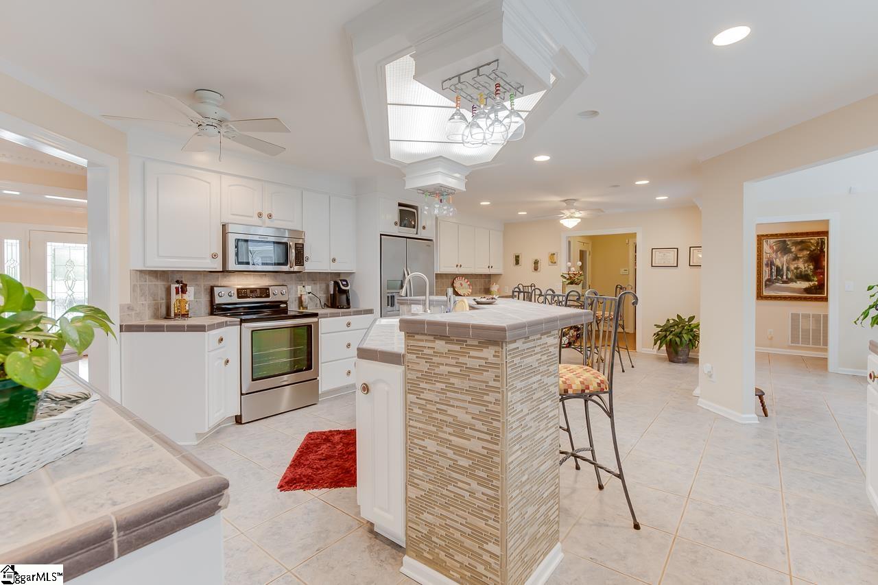 328 Wilmington Road Greenville, SC 29615 - Photo 6 of 36 Gallery Image 6