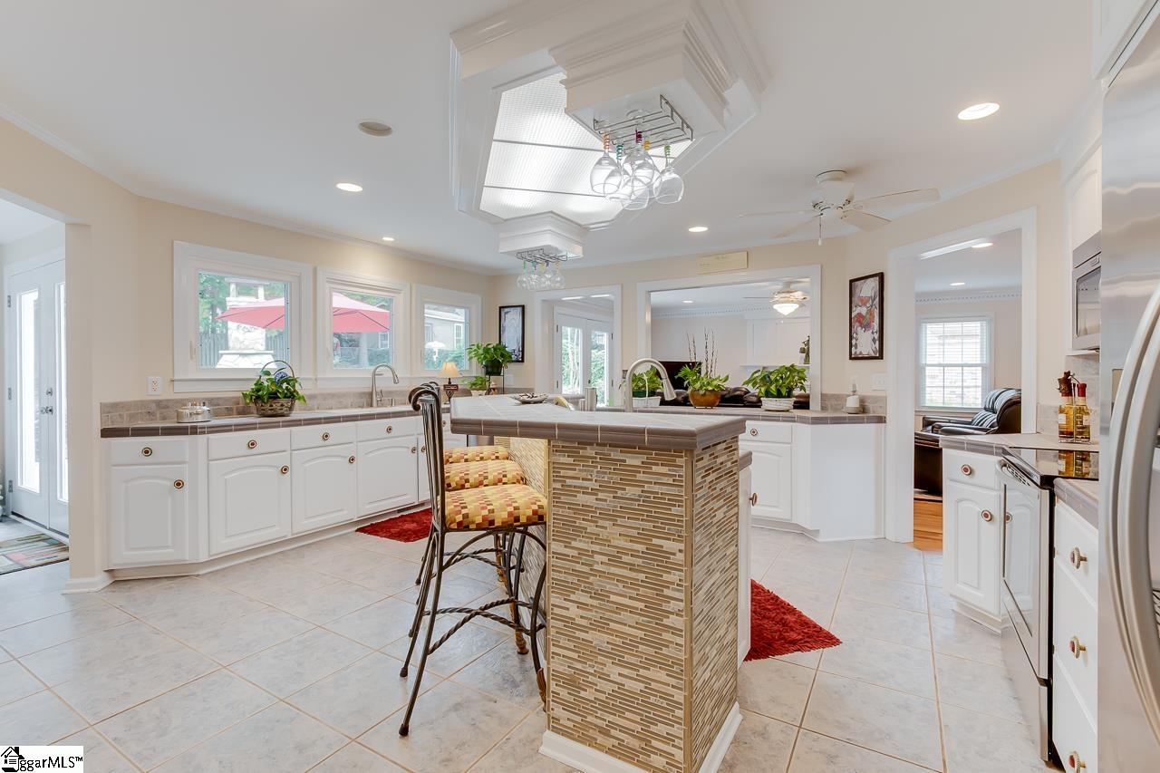 328 Wilmington Road Greenville, SC 29615 - Photo 7 of 36 Gallery Image 7