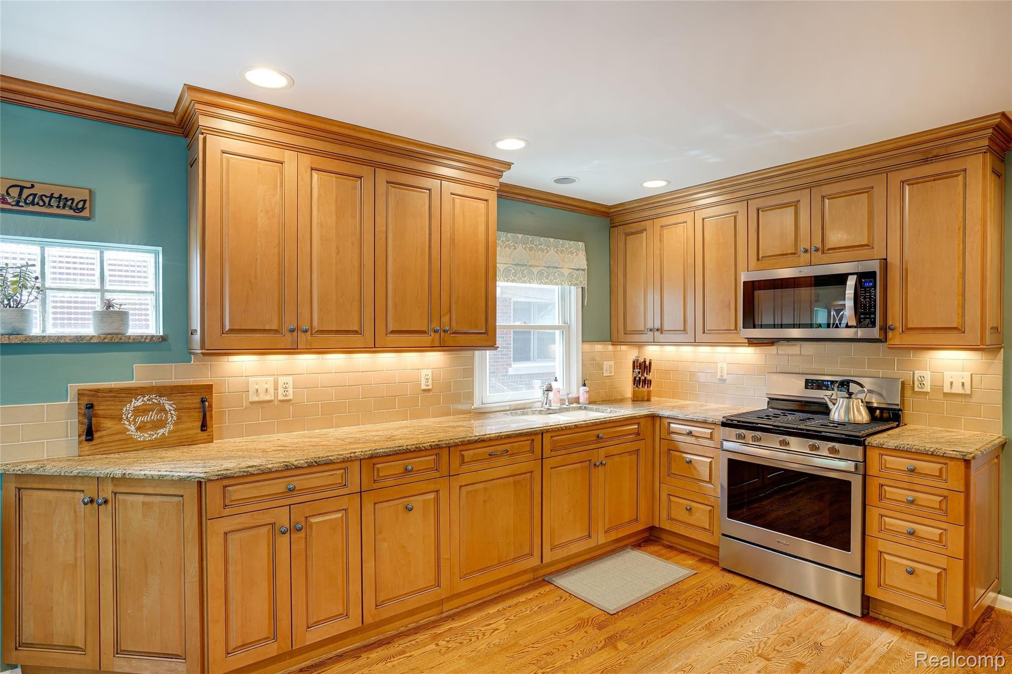 361 Kerby Road Grosse Pointe, MI 48236 - Photo 7 of 31 GrossePointe-7.jpg
