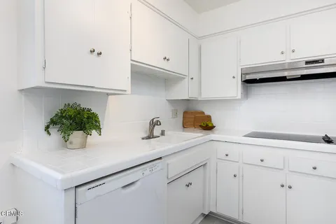 $679,000 | 972 East California Boulevard, Unit 201, Pasadena, CA 91106