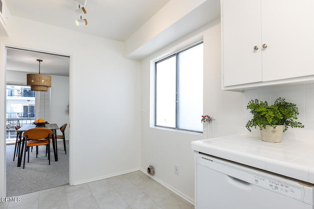 972 East California Boulevard, Unit 201 Pasadena, CA 91106 - Photo 13 of 23 972 E California Blvd #201 021-mls