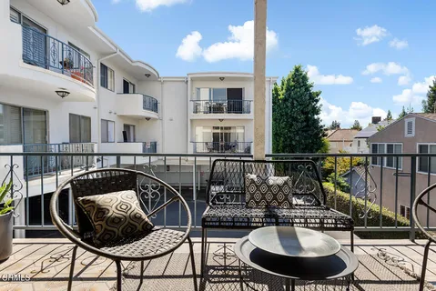 $679,000 | 972 East California Boulevard, Unit 201, Pasadena, CA 91106