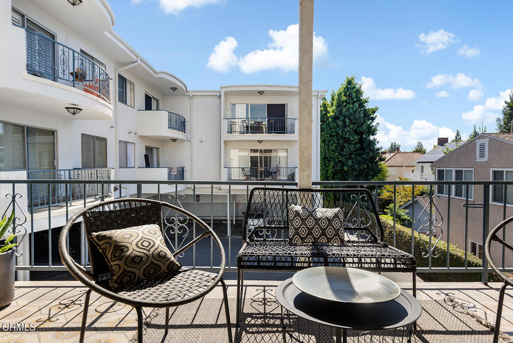 972 East California Boulevard, Unit 201 Pasadena, CA 91106 - Photo 14 of 23 972 E California Blvd #201 022-mls