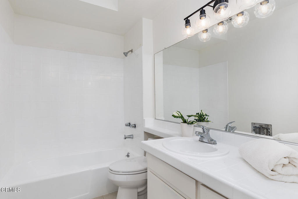 972 East California Boulevard, Unit 201 Pasadena, CA 91106 - Photo 21 of 23 972 E California Blvd #201 033-mls