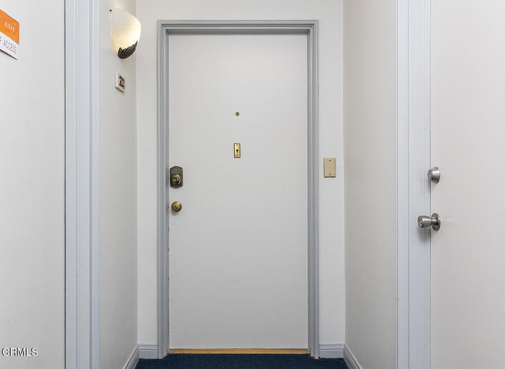 972 East California Boulevard, Unit 201 Pasadena, CA 91106 - Photo 3 of 23 972 E California Blvd #201 002-mls