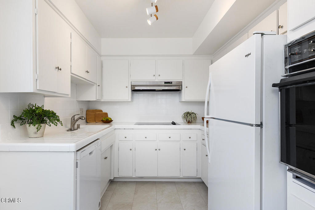 972 East California Boulevard, Unit 201 Pasadena, CA 91106 - Photo 10 of 23 972 E California Blvd #201 017-mls