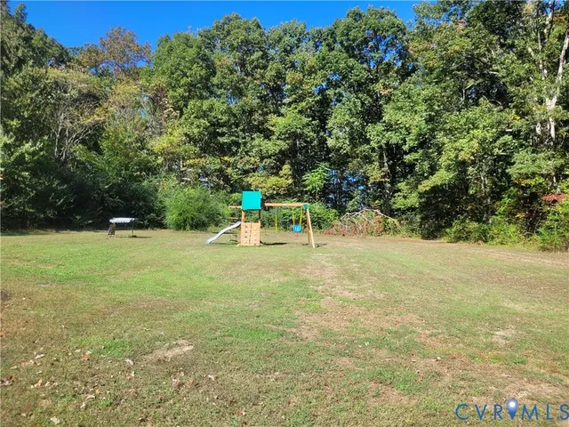 a view of a yard with a tree
