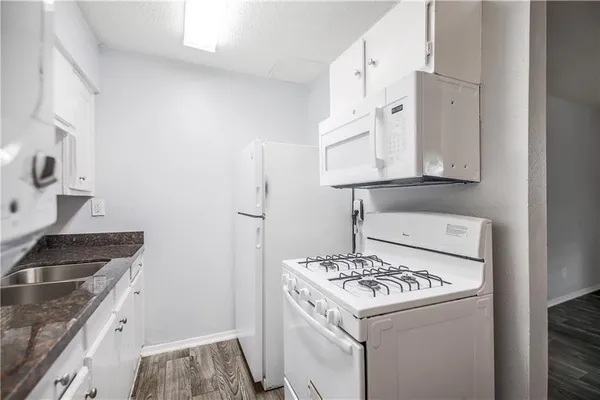 $1,200 | 2401 Manor Road, Unit 102, Austin, TX 78722