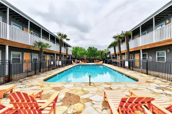 $1,200 | 2401 Manor Road, Unit 102, Austin, TX 78722