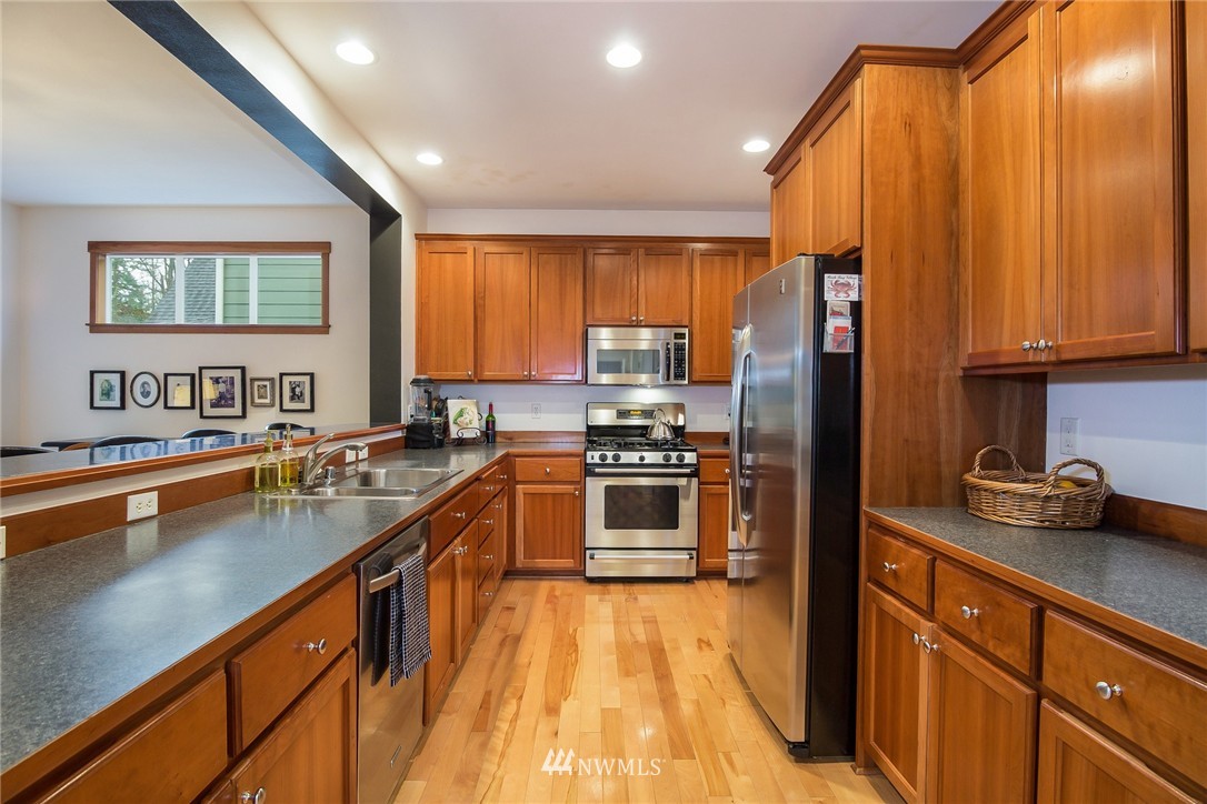 17124 Parkside Way Southeast Renton, WA 98058 - Photo 5 of 13