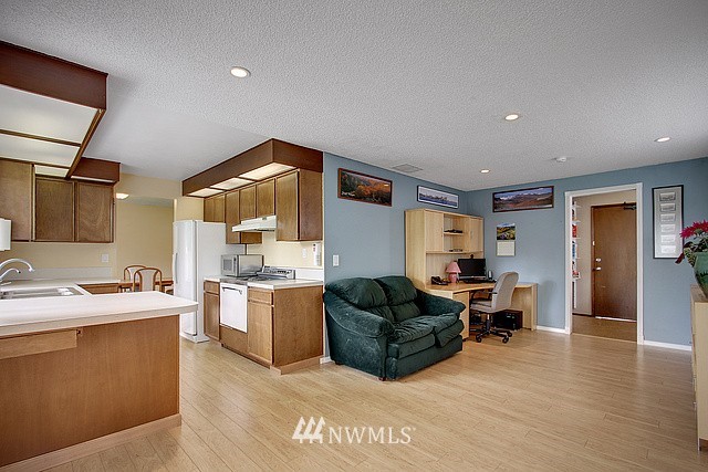 14205 145th Place Southeast Renton, WA 98059 - Photo 3 of 14 Gallery Image 3