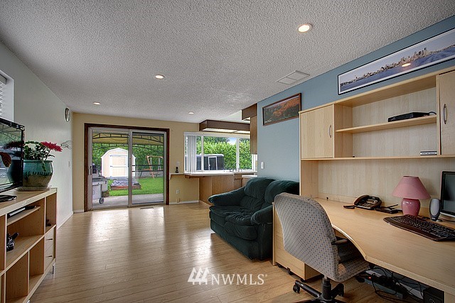 14205 145th Place Southeast Renton, WA 98059 - Photo 4 of 14 Gallery Image 4