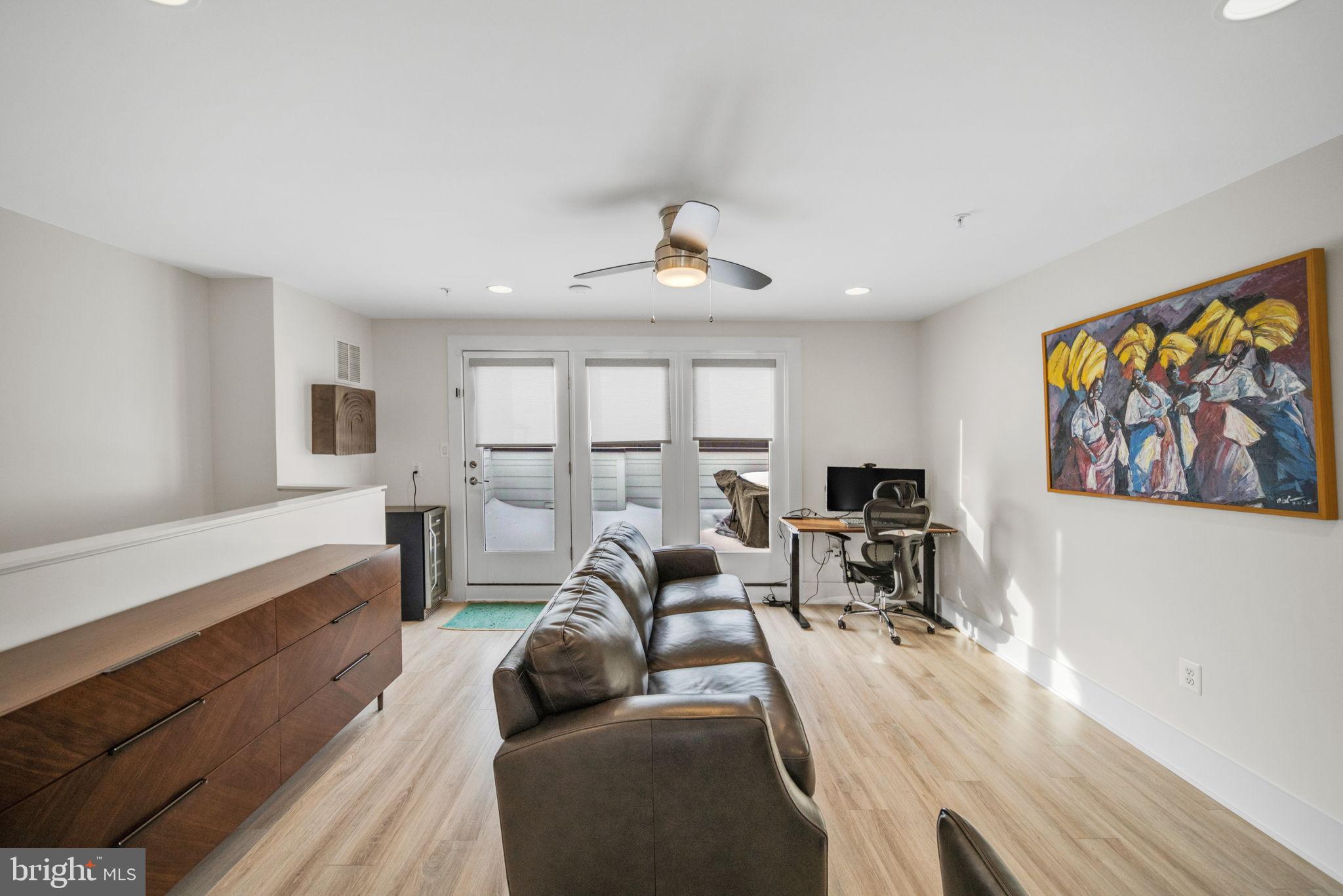 11326 Emerald Park Road Potomac, MD 20854 - Photo 20 of 40 Bright and airy modern living space.