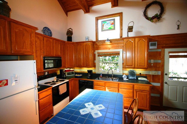 136 Eagle Rock Road Boone, NC 28607 - Photo 3 of 24 Gallery Image 3