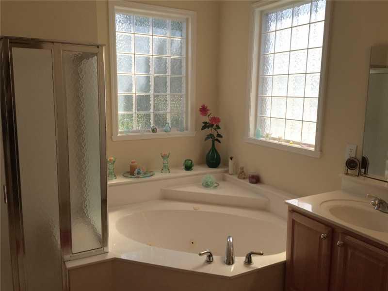 11514 Falling Water Way Fishers, IN 46037 - Photo 12 of 24 Gallery Image 12