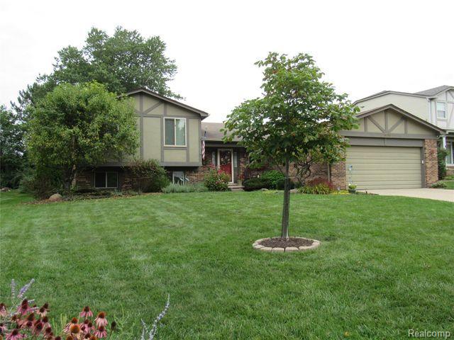 3056 Rolling Green Circle South Rochester Hills, MI 48309 - Photo 2 of 28