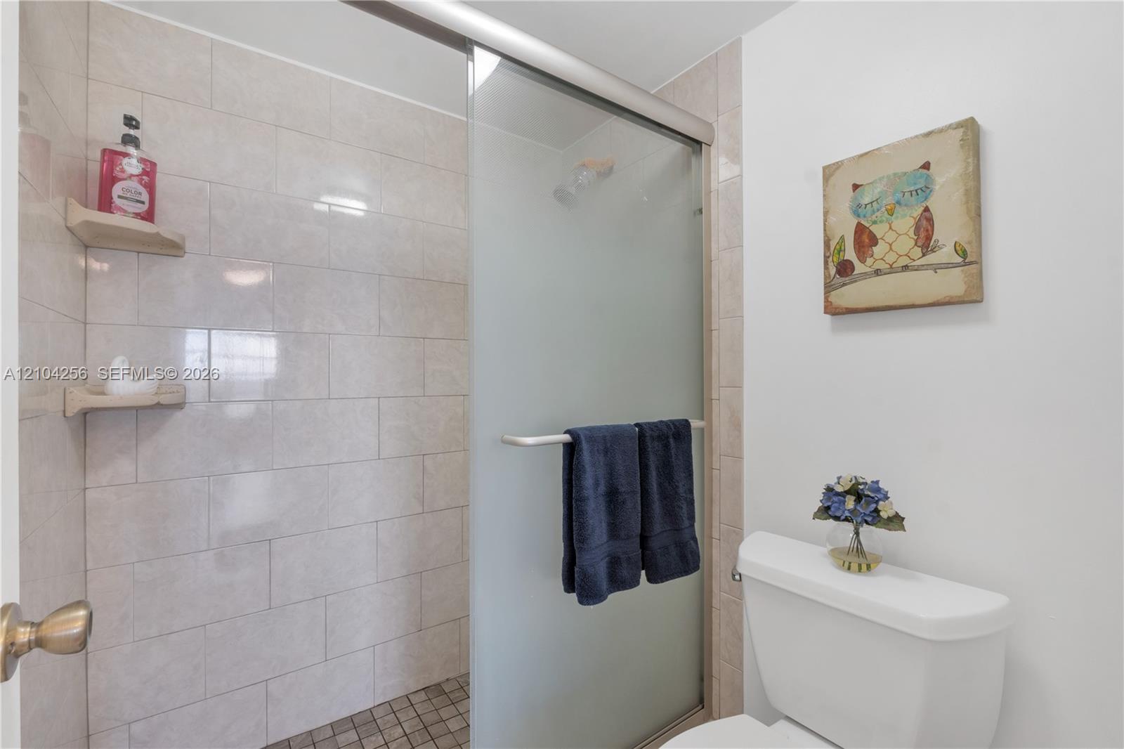 10777 West Sample Road, Unit 907 Coral Springs, FL 33065 - Photo 19 of 45 Master Bathroom