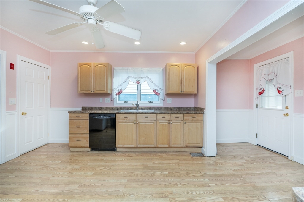 11 Urban Street Lynn, MA 01904 - Photo 3 of 35