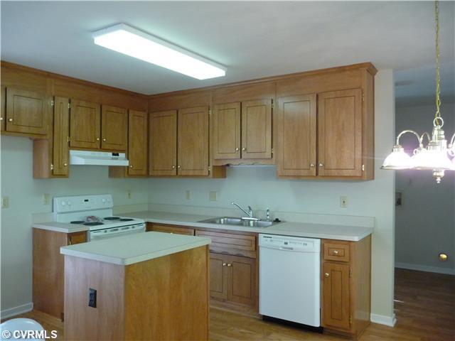 5001 Tulip Oak Road Chesterfield, VA 23832 - Photo 4 of 12 Kitchen - Brand new Stove and dishwasher! NEW Counter Top! NEW FLOORING!