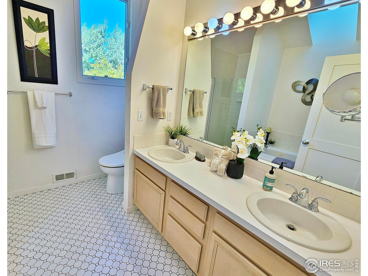 516 Valley View Drive Boulder, CO 80304 - Photo 24 of 35 5 Piece Primary Bath - Dual Vanity, Soaking Tub & Shower