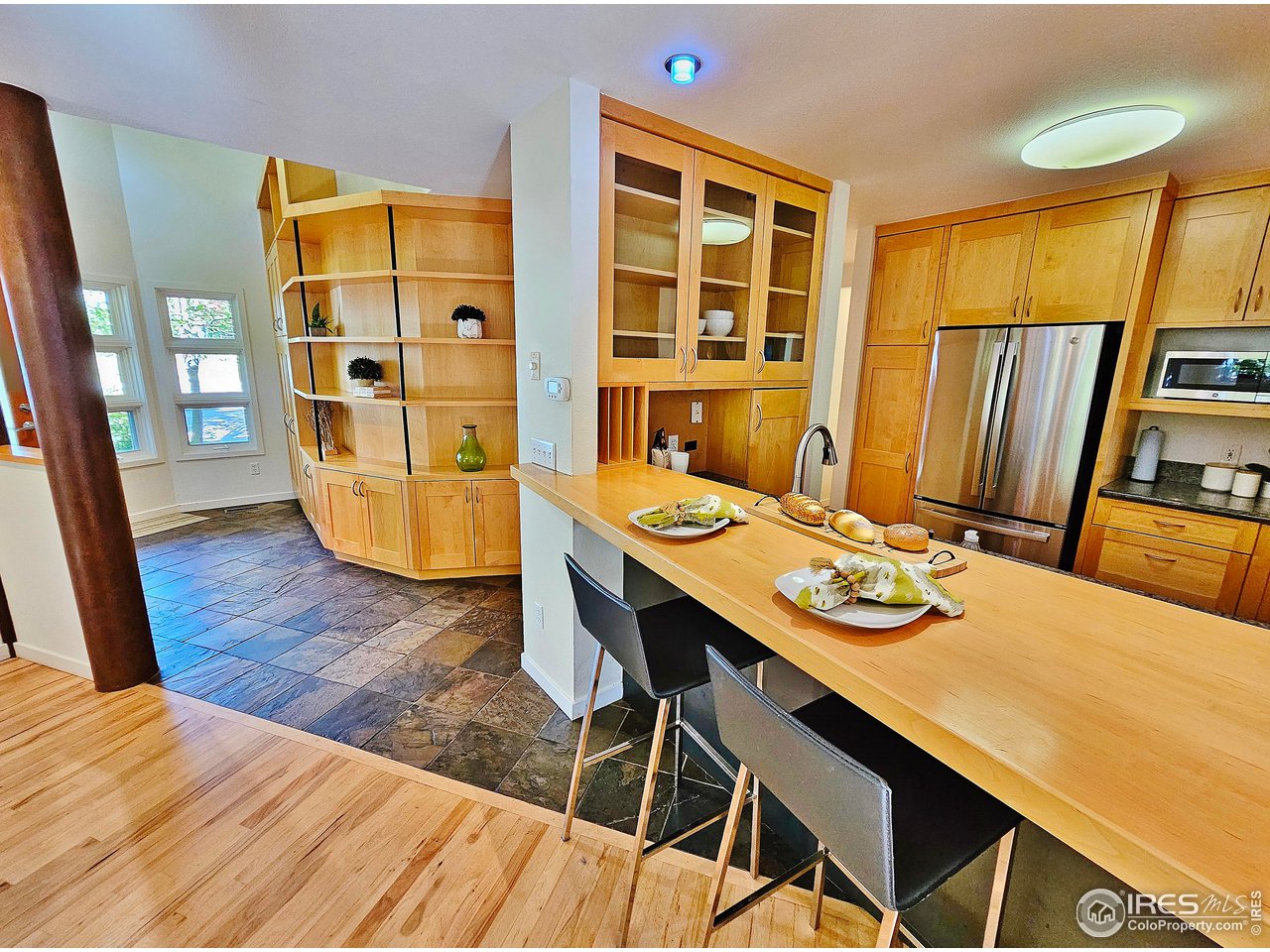 516 Valley View Drive Boulder, CO 80304 - Photo 9 of 35 Kitchen Breakfast Bar