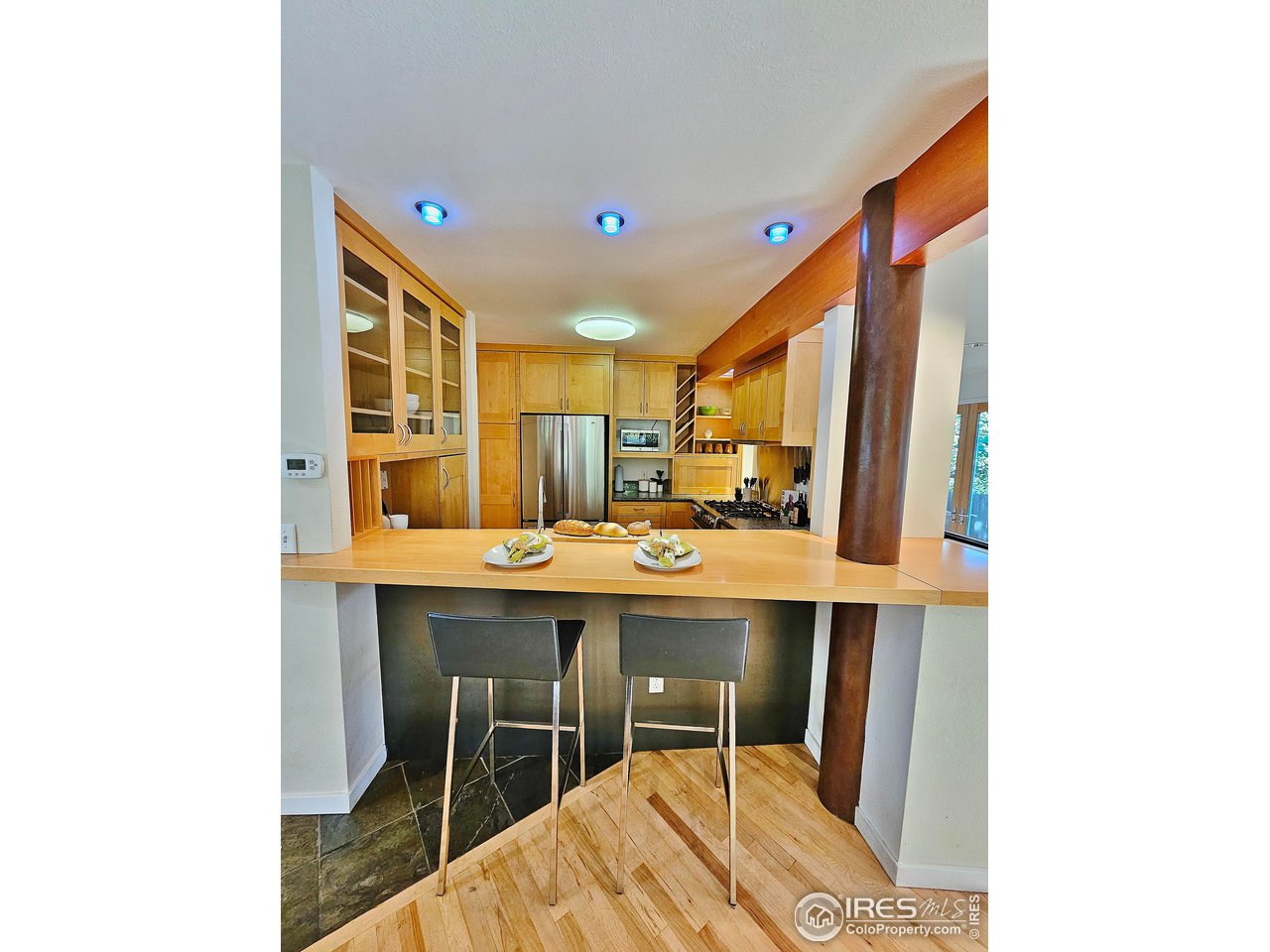 516 Valley View Drive Boulder, CO 80304 - Photo 10 of 35 Kitchen Breakfast Bar