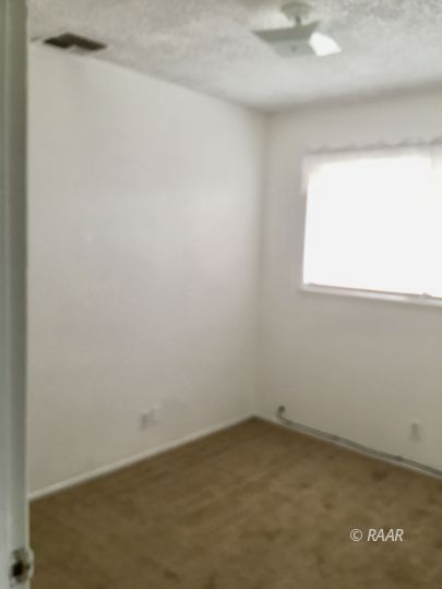 220 South Valley Street Ridgecrest, CA 93555 - Photo 11 of 17 an empty room with a window
