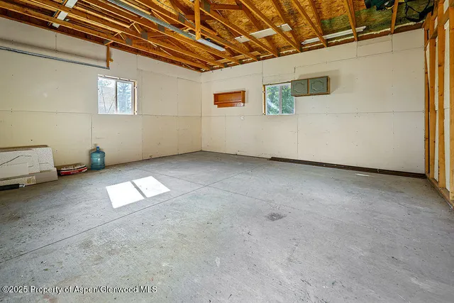 a view of a livingroom with window
