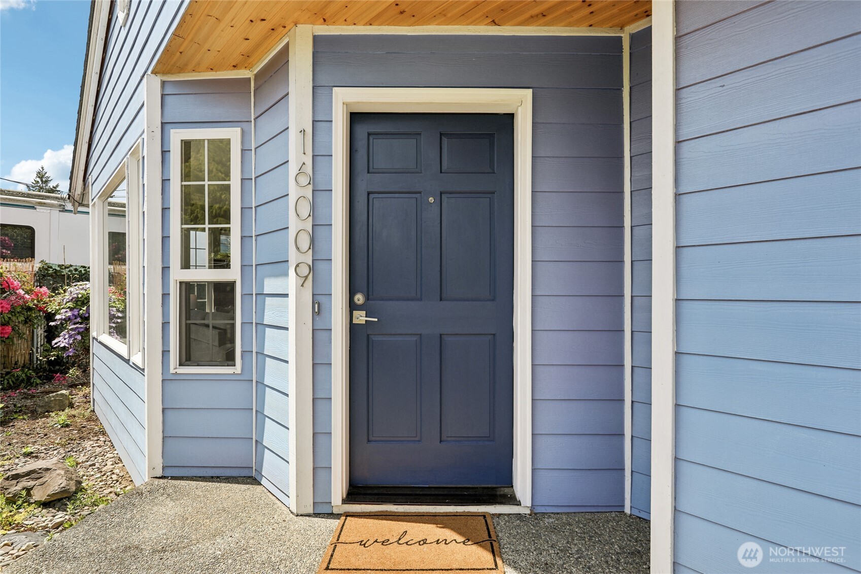 16009 12th Avenue Southwest Burien, WA 98166 - Photo 2 of 27 Gallery Image 2
